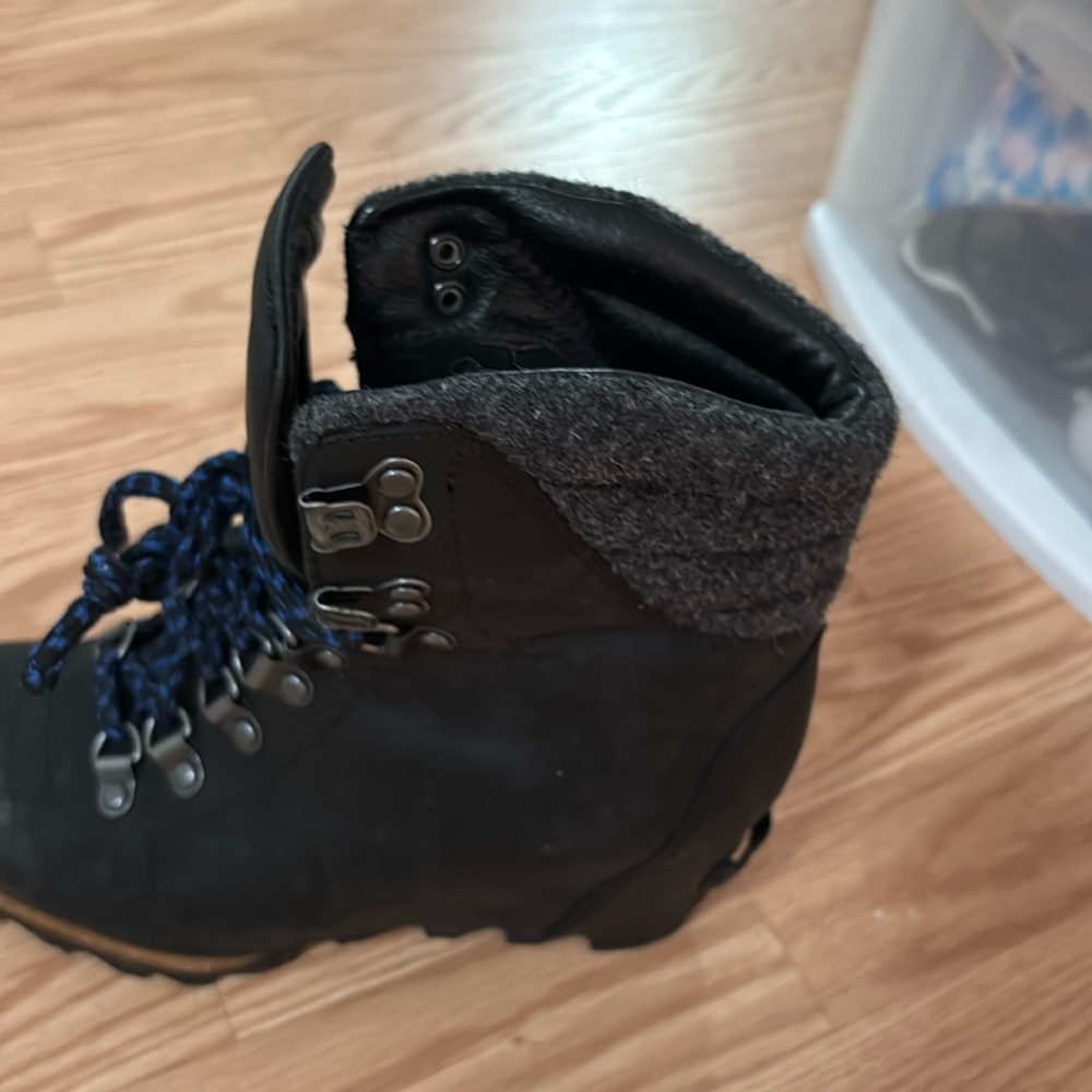 Sorrel wedge boots